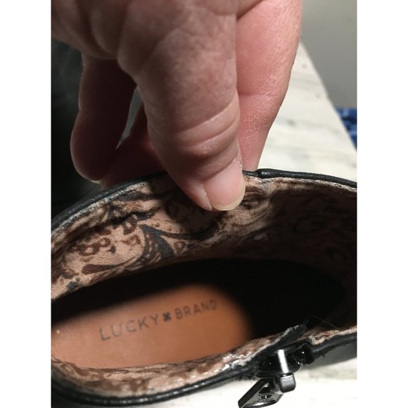 Lucky Brand woman’s black zip ankle boots size 7 - Picture 6 of 6